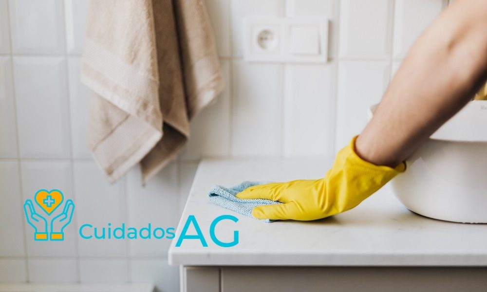 Interna para cuidado de personas mayores y servicio doméstico