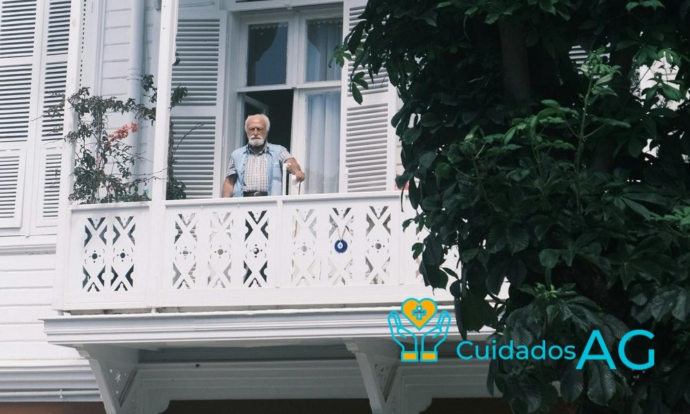 Cuidado de personas mayores a domicilio en Madrid, el hogar frente a la residencia